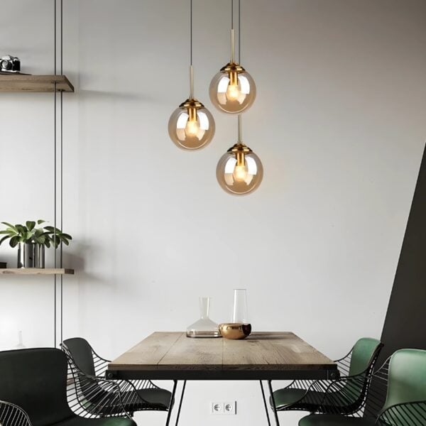 Plafonnier_spherique_en_verre_au_design_sobre_et_moderne_4