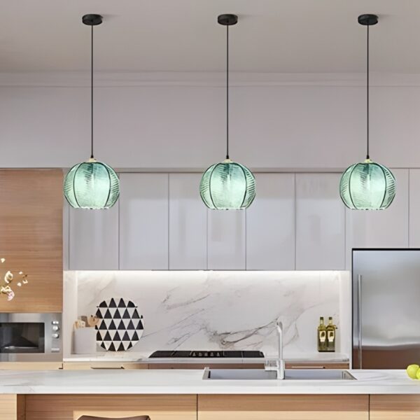 Plafonnier-Lustre_en_verre_rayé_moderne_au_design_nordique_2