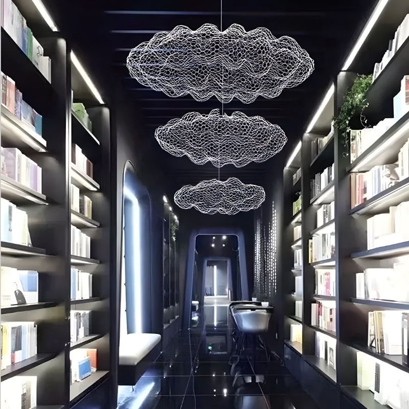 Plafonnier_suspendu_en_forme_de_nuage_en_maille_de_fer_au_design_danois_3