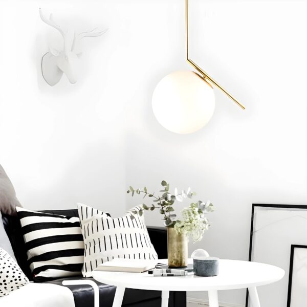 Plafonnier-lampe en boule de verre au style moderne