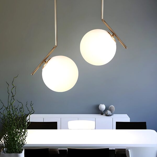 Plafonnier-lampe en boule de verre au style moderne