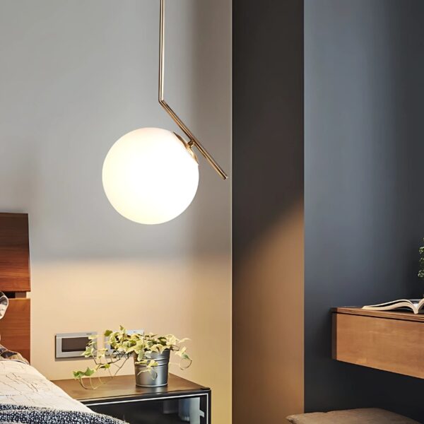 Plafonnier-lampe en boule de verre au style moderne