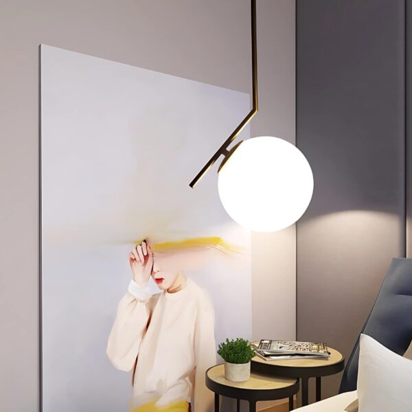 Plafonnier-lampe en boule de verre au style moderne