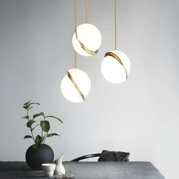 plafonnier-suspendu-en-forme-de-boule-dor-au-style-nordique_4