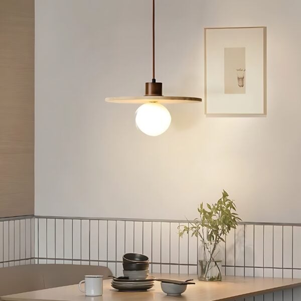 Plafonnier_moderne_à_silhouette_galactique_2