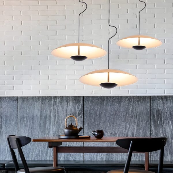 plafonnier-moderne-au-design-epure-en-forme-de-disque_4